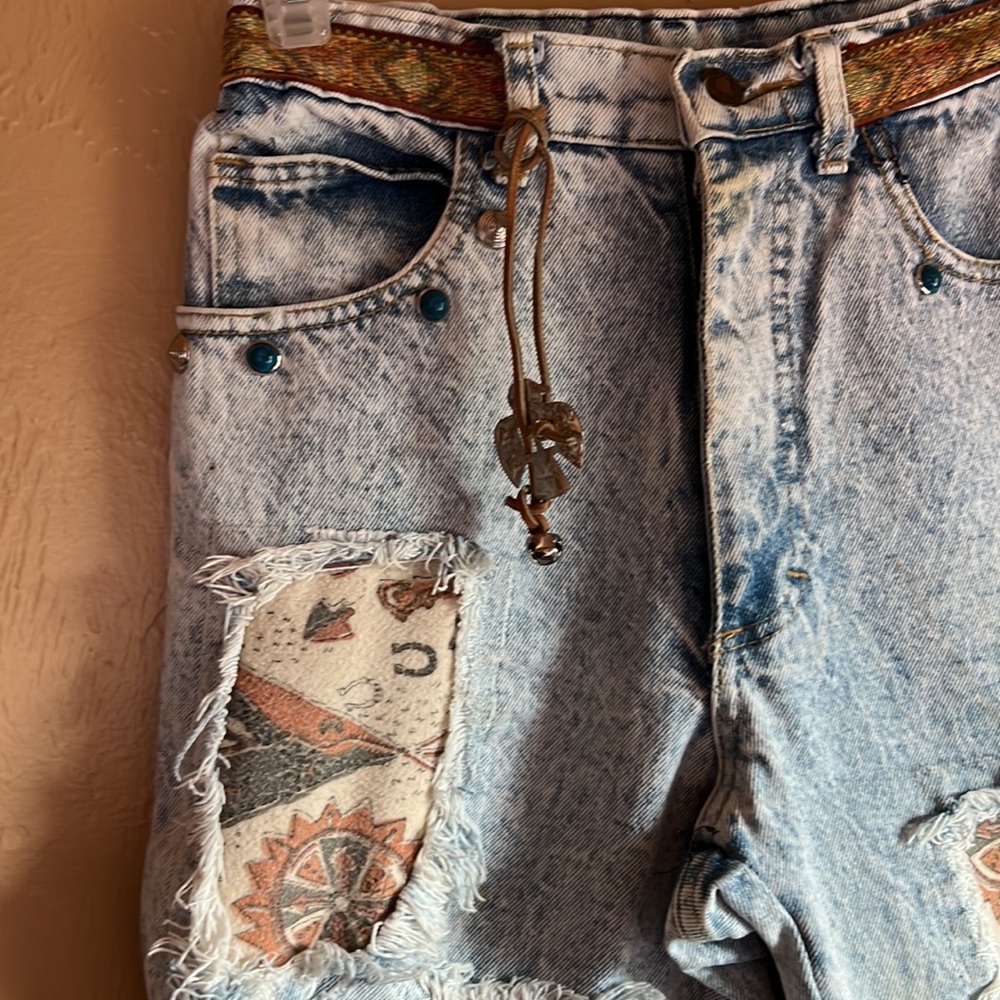 Classic high waisted denim jean shorts. - Picture 2 of 3